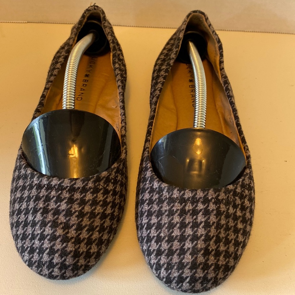 Size 7 1/2 Lucky Brand round toe flat